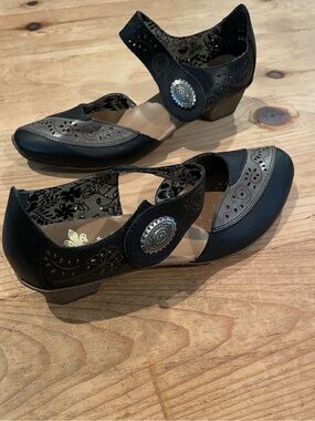 Rieker Anti stress Mary Jane Shoes silver hardware dressy career cottage 5,5